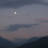 山と月