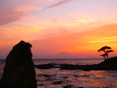 立石の夕日