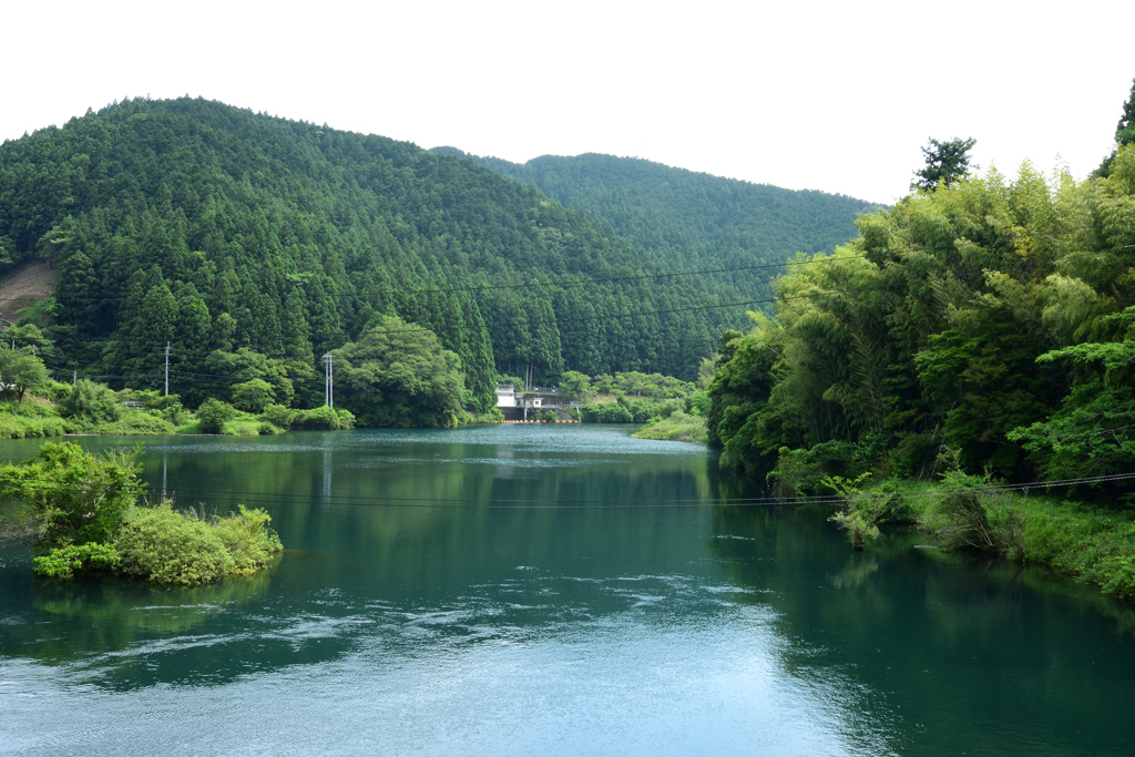 ダム湖