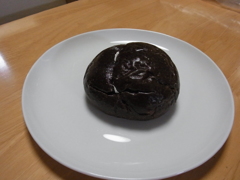 お八つ　チョコ味のパン