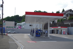 散歩中の　ガソリンスタンド