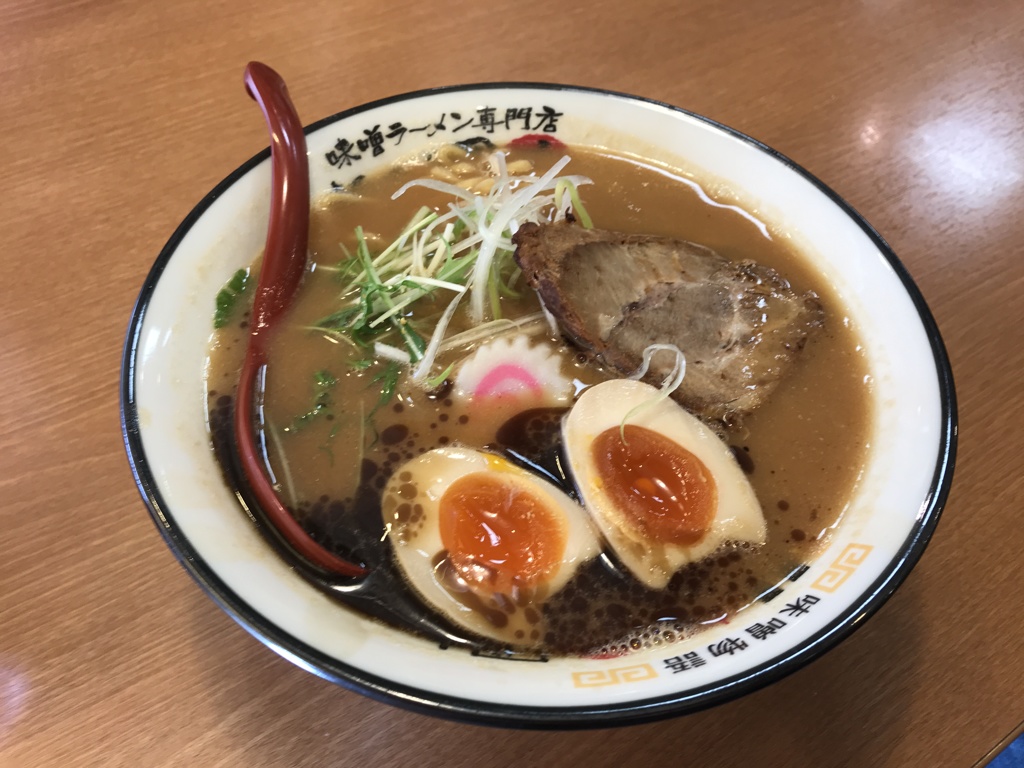 昼食　味噌ラーメン
