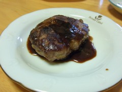 昼食　赤牛のハンバーグ