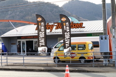 散歩中の　バイク屋さん