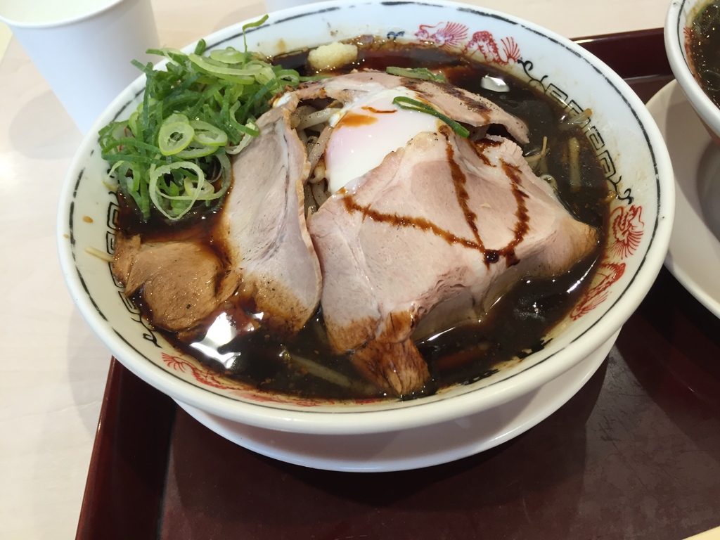 昼食　ブラック醤油ラーメン