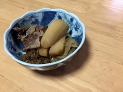 肴　　肉じゃが