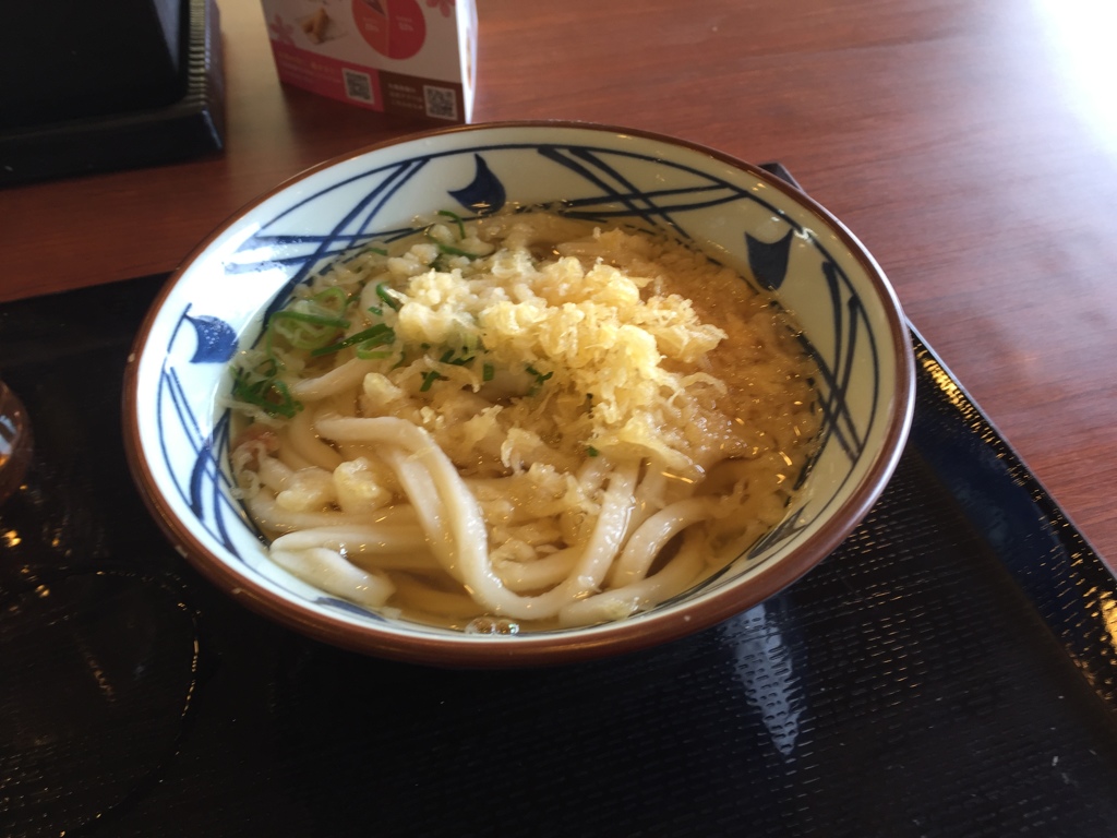 昼食　　かけうどんに天かす