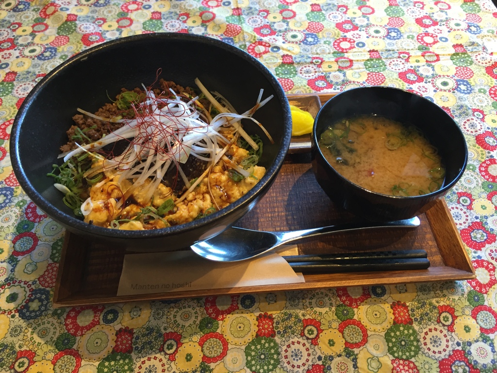 昼食　角煮丼