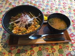 昼食　角煮丼