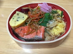 昼食　　あさり飯弁当