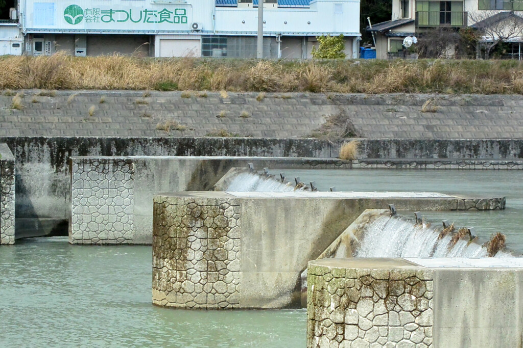 堰