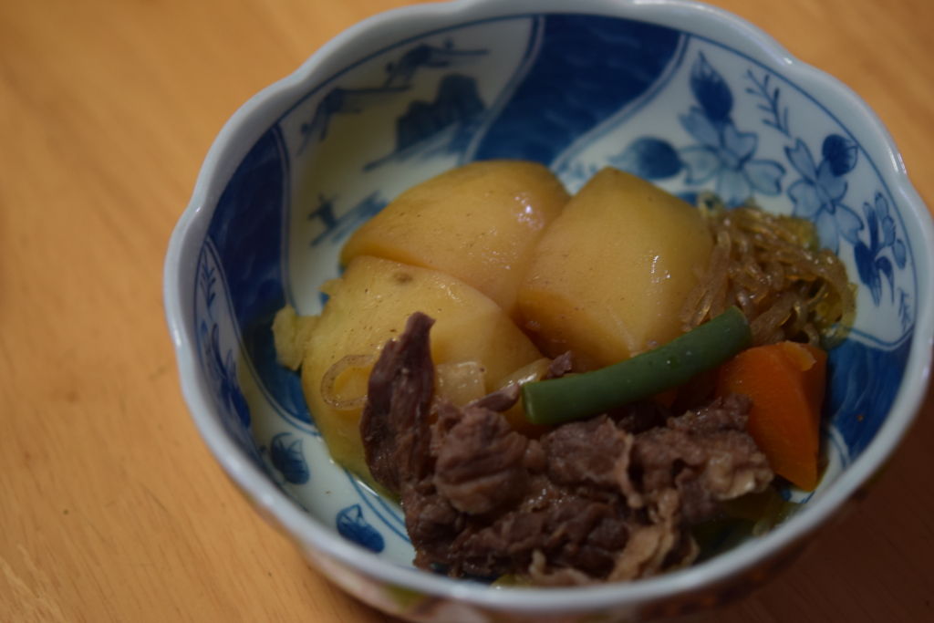 肴　　肉ジャガ