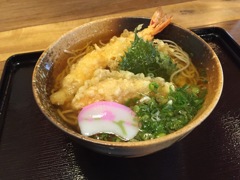 昼食　天ぷらそば