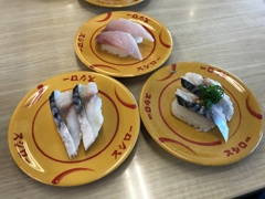 昼食　回転寿司