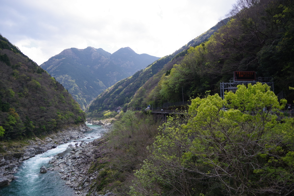 吉野川　小歩危　人混みを避けると、山、川、海・・・。