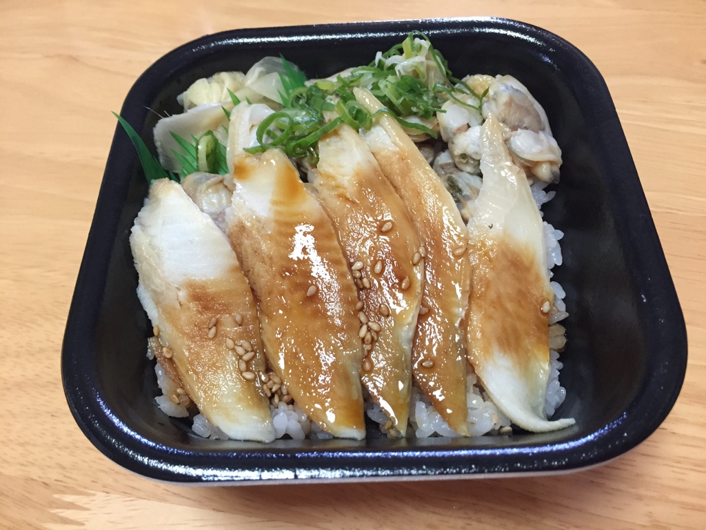 昼食　　煮アナゴ、あさり丼