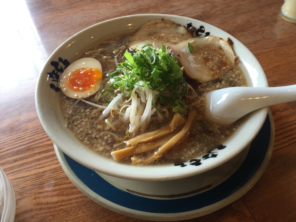昼食　　ラーメン