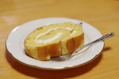 お八つ　ロールケーキ