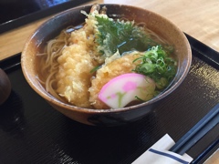 昼食　天ぷらそば