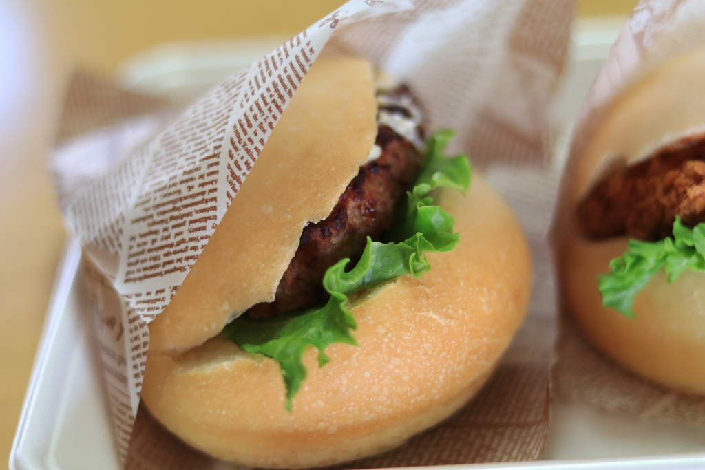 昼食　テリヤキバーガー