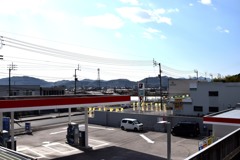 散歩中の　ガソリンスタンド