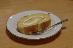 お八つ　ロールケーキ