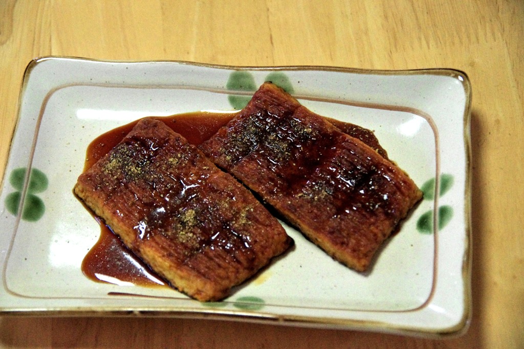 肴　ウナギではありません。偽物です。