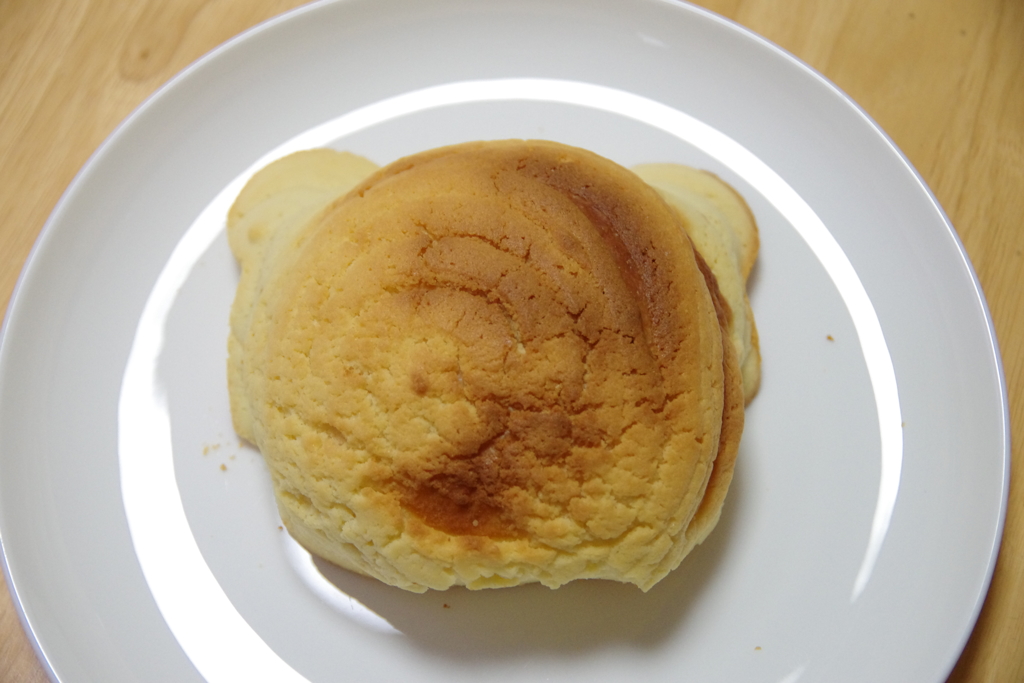 お八つ　クマの帽子パン