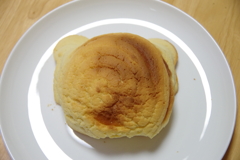 お八つ　クマの帽子パン
