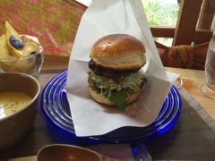昼食　鹿バーガー