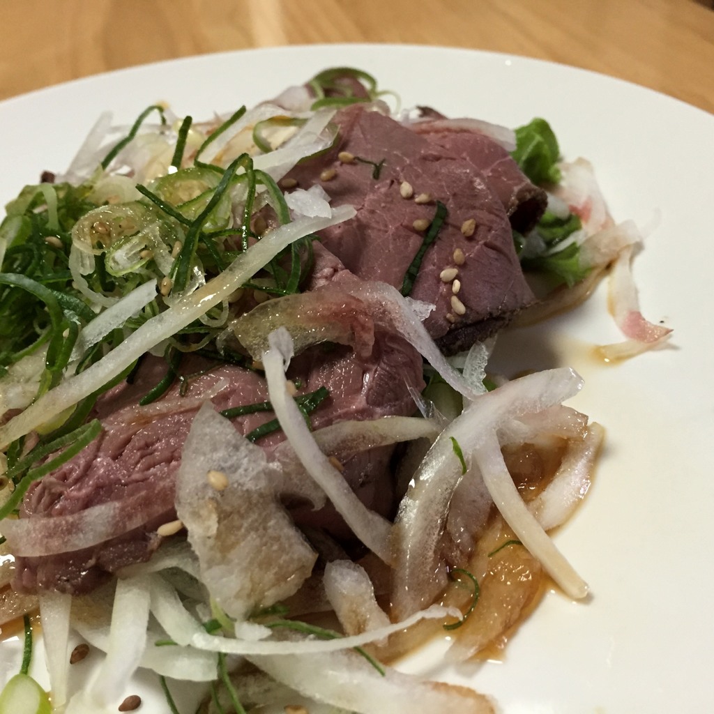 肴　土佐風ローストビーフサラダ