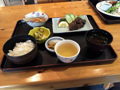 昼食　シカ肉の味噌煮定食