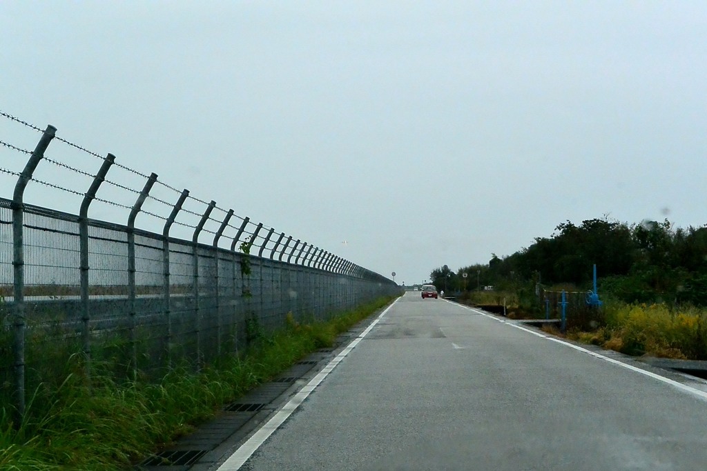 ドライブ中の　ジェット機