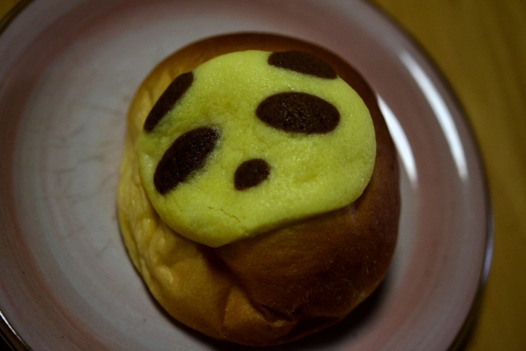 お八つ　　クリームパン　パンダ