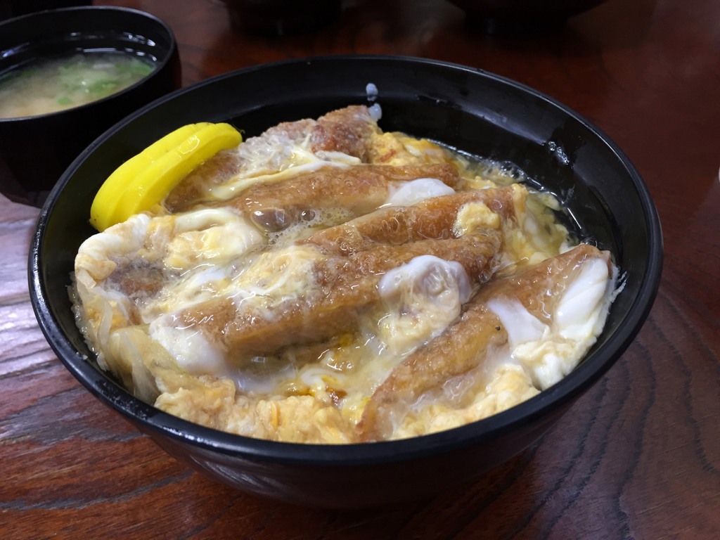 昼食　　ひばり食堂のカツ丼ミニ