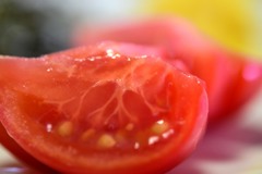 昼食　トマト