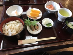 昼食　アワビ飯・チャンバラ貝等