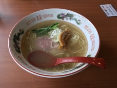 昼食　煮干し出汁ラーメン