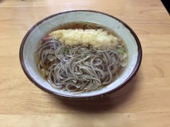 昼食　　天ぷらソバ