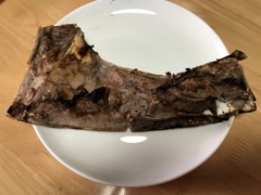 肴　マグロのカマの塩焼き