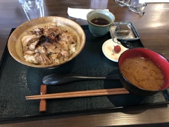 昼食　炙り豚めし