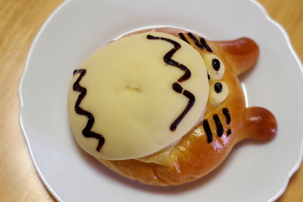 お八つ　　トトロのパン