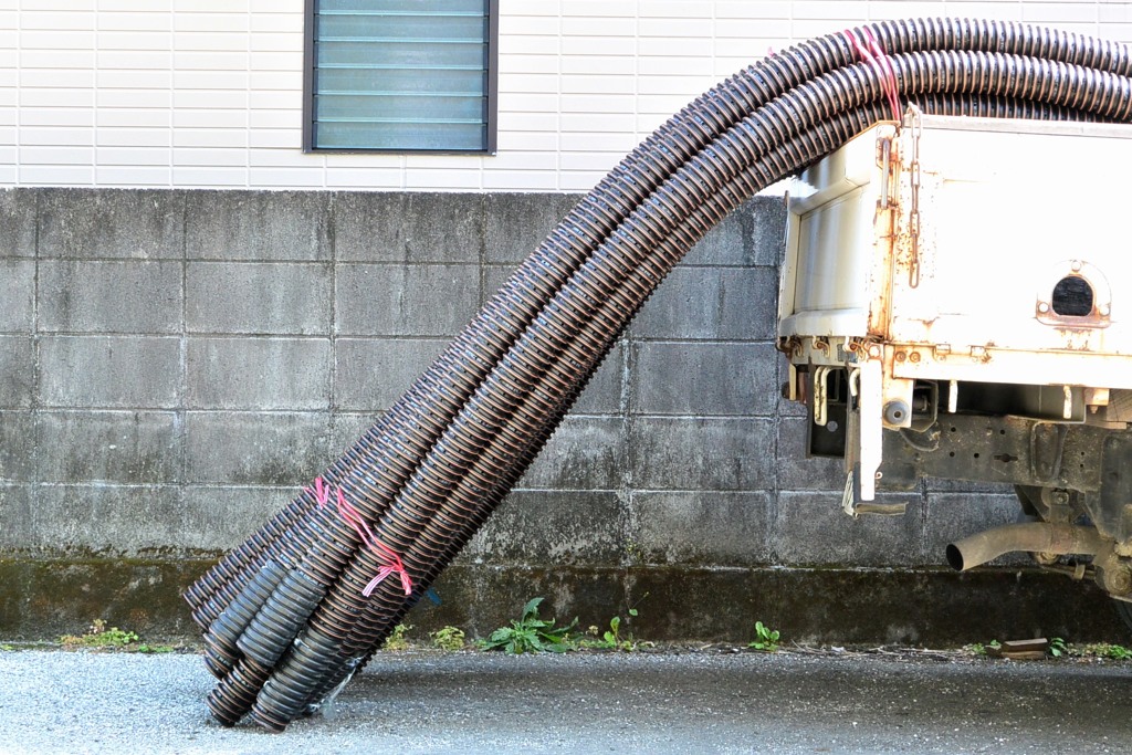 散歩中の　資材置場