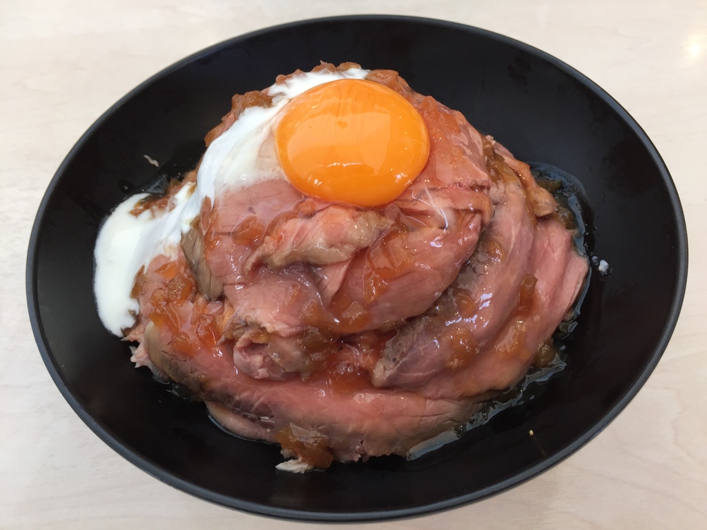 昼食　　ローストビーフ丼