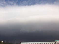 この雲は...