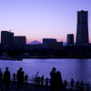 夕暮れの富士山とランドマークタワー