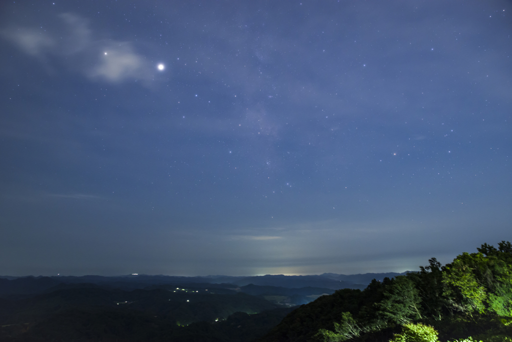 曇天の星空