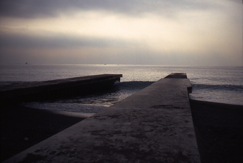 誰もいない茅ヶ崎の海