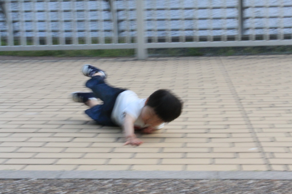ころんでも