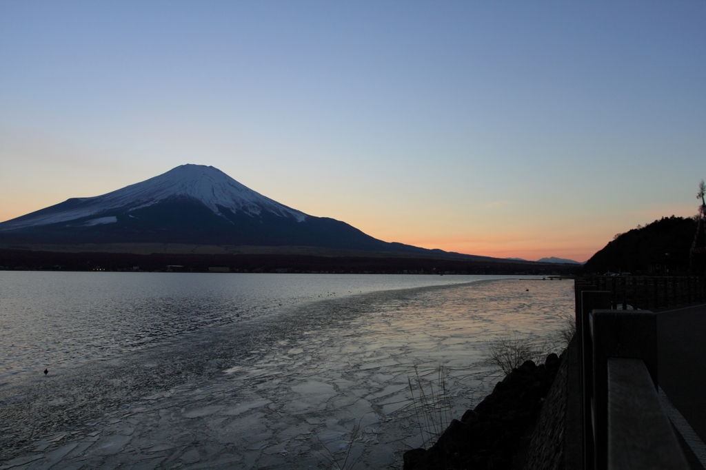 少しだけの赤空